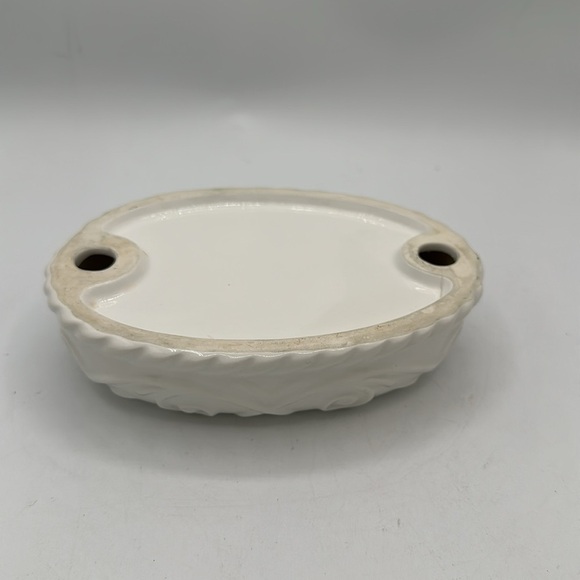 White/cream ceramic soap dish - Picture 2 of 3